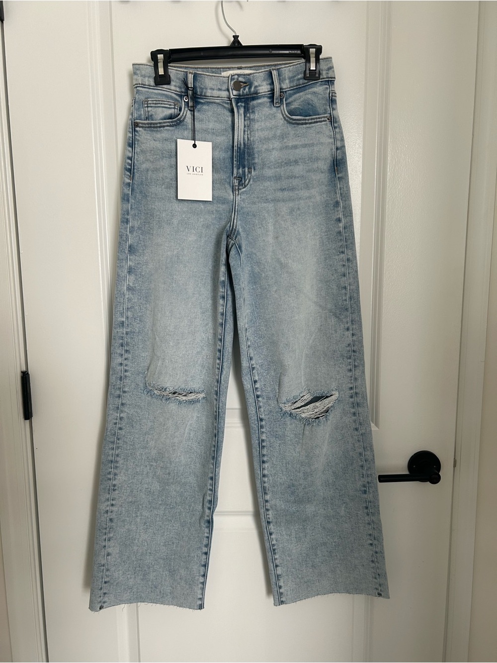 NWT VICI Icon Distressed Super Stretch High Rise Straight Jeans Light Wash 26